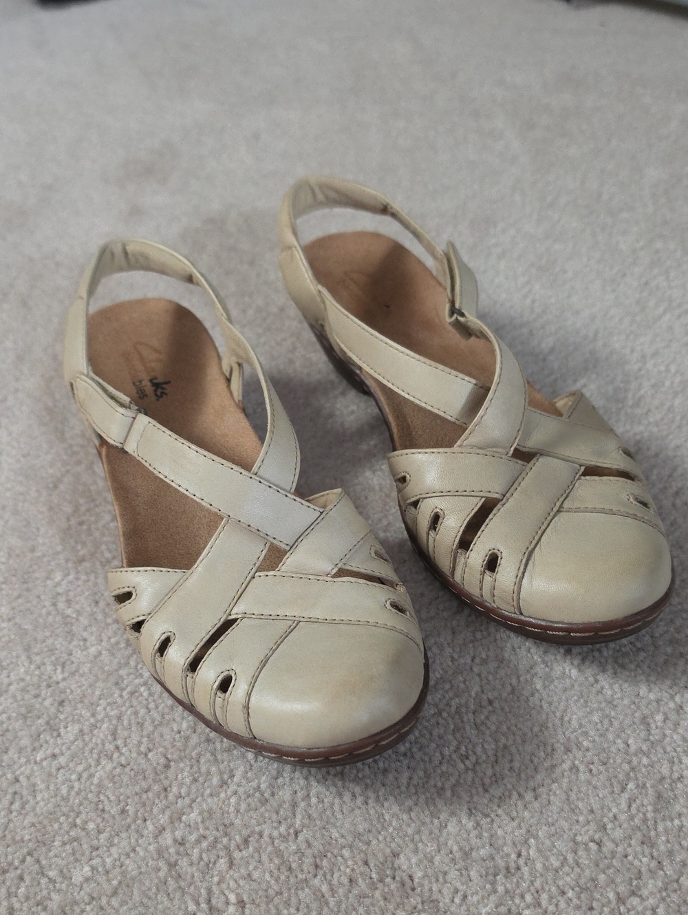 Clarks Comfortable Womens Bone Slingback Sandals